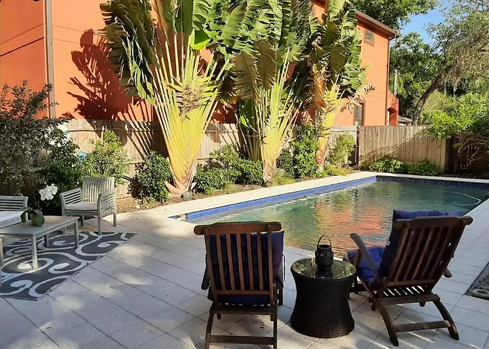 Private Poolside Pet-Friendly Paradise Near Downtown Sarasota
