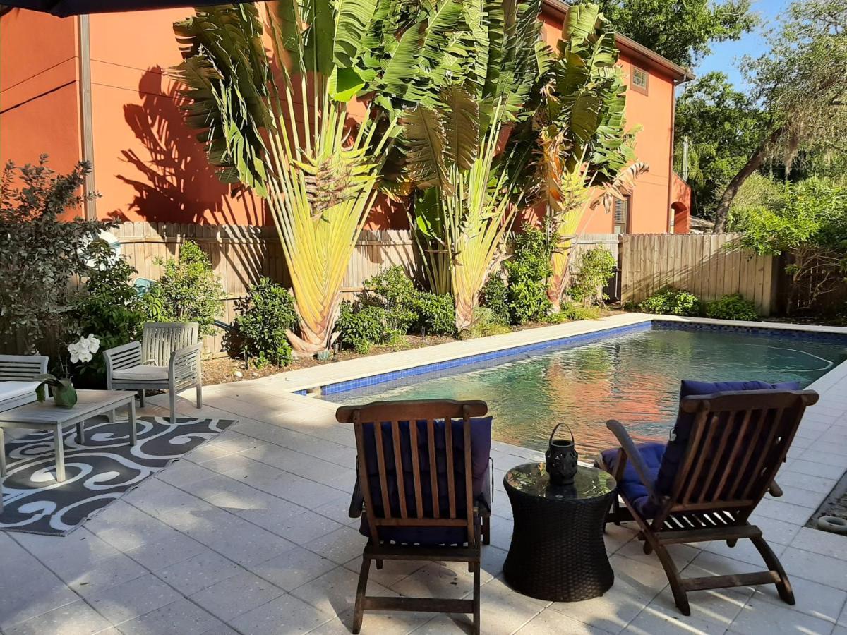 Private Poolside Pet-friendly Paradise Near Downtown *