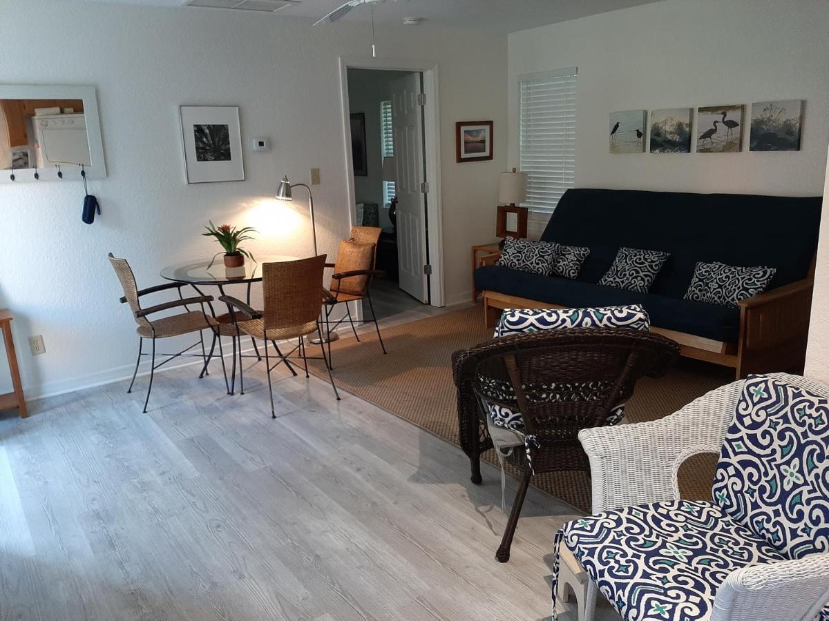 Private Poolside Pet-friendly Paradise Near Downtown