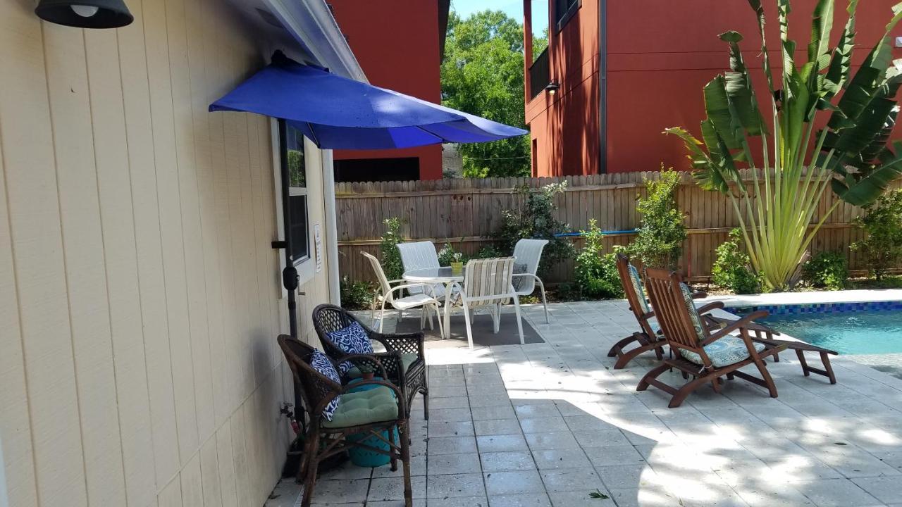 Private Poolside Pet-friendly Paradise Near Downtown Holiday home *