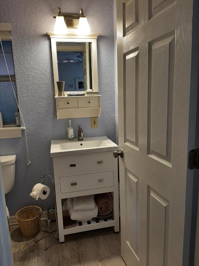 Private Poolside Pet-friendly Paradise Near Downtown *