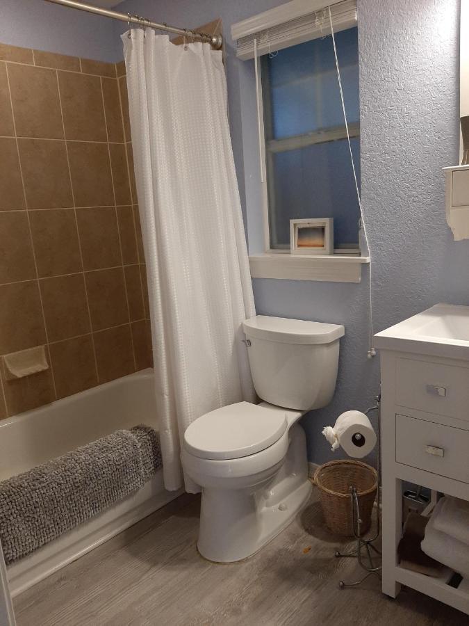 Private Poolside Pet-friendly Paradise Near Downtown *