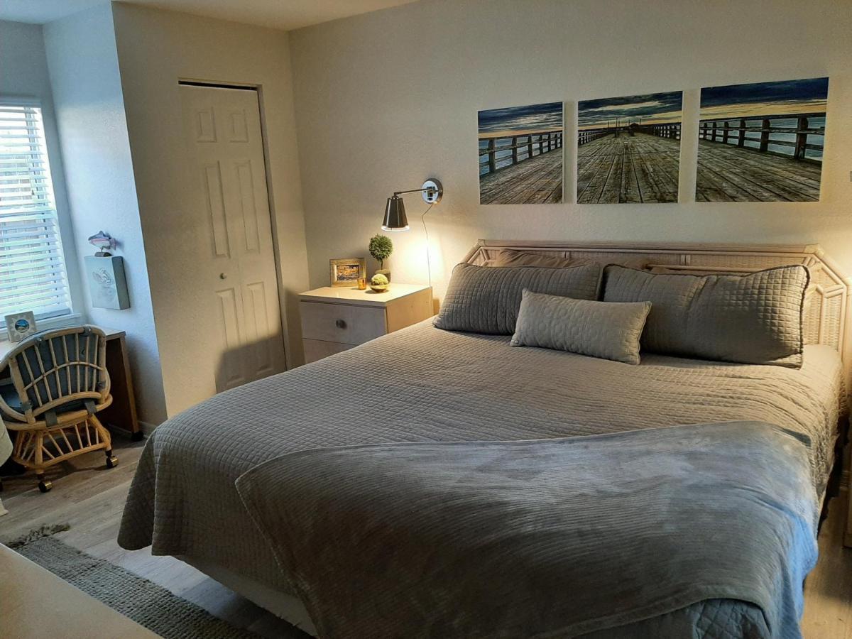Private Poolside Pet-friendly Paradise Near Downtown